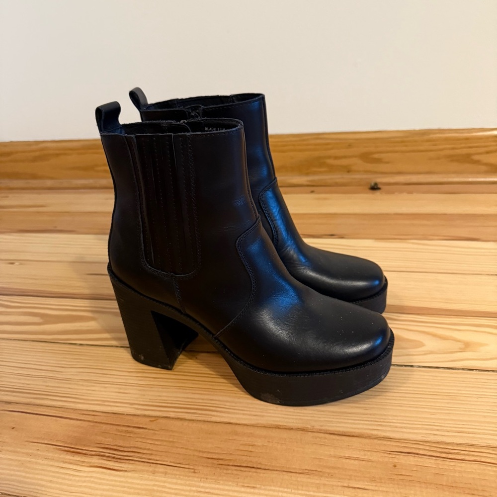 House of Harlow Ankle Boots